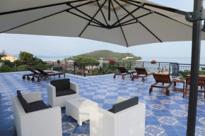 Gli archi sul mare